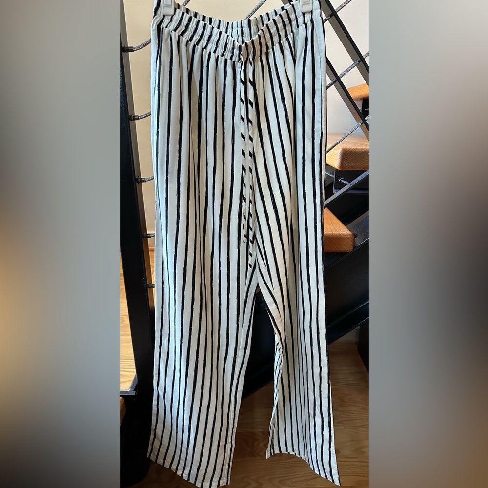 SouthMoonUnder Straight Leg Pant in White with Black Stripe Size Small
